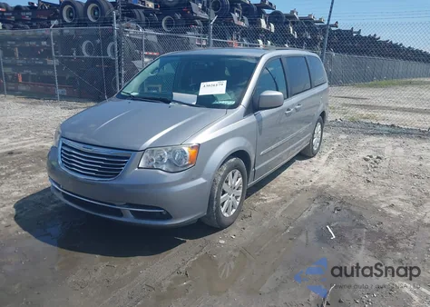 2015 Chrysler Town & Country Touring z USA, uszkodzony, nr VIN 2C4RC1BG2FR710921